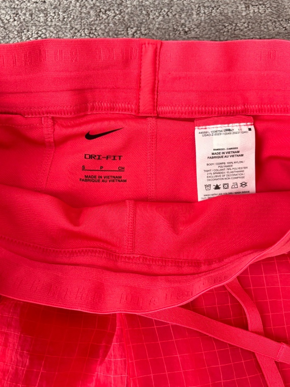 Nike Running Division Sheer Jacket and Shorts - Picture 4 of 6